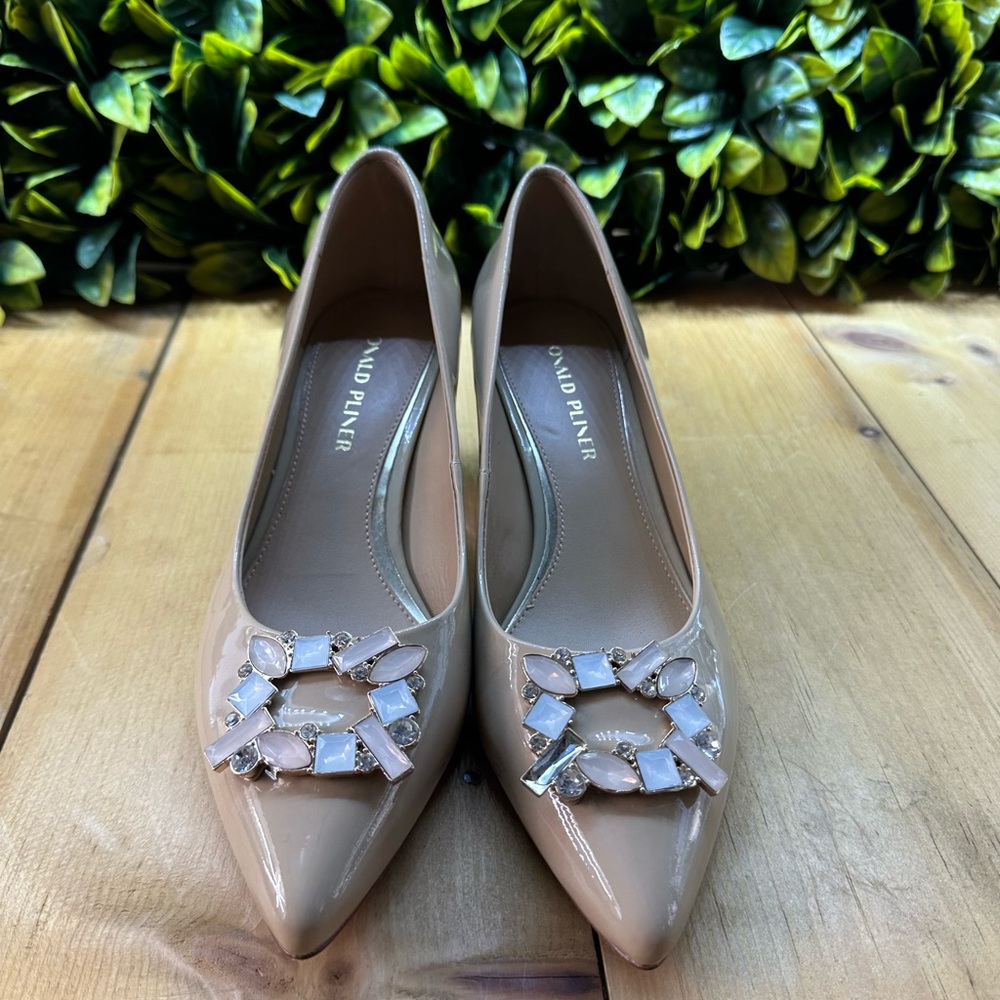 Donald J Pliner Women's Suzette Patent Leather Rhinestone Pumps. READ Desc